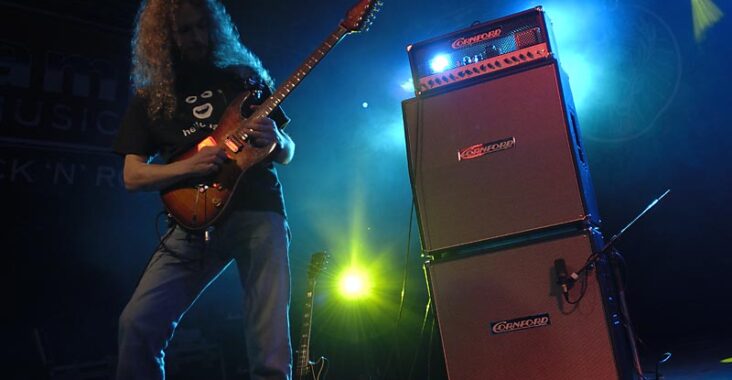 Improvisasi Gitar Elektrik Membuka Ide Lagu Baru
